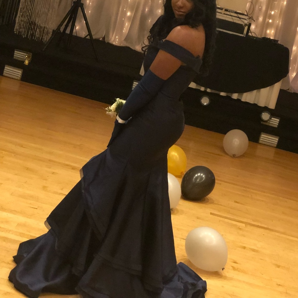 Navy blue dress, ready for a night to remember !